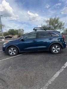 2017 Kia Niro LX - Photo 2 - Tucson, AZ 85705