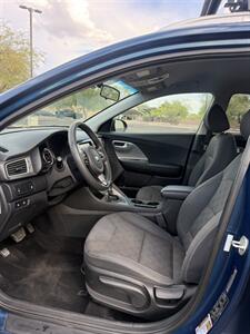 2017 Kia Niro LX - Photo 7 - Tucson, AZ 85705