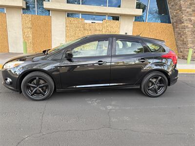 2012 Ford Focus SE   - Photo 2 - Tucson, AZ 85705