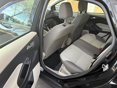 2012 Ford Focus SE   - Photo 9 - Tucson, AZ 85705