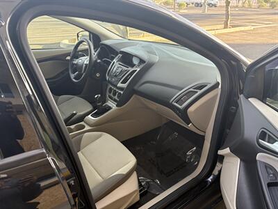 2012 Ford Focus SE   - Photo 7 - Tucson, AZ 85705
