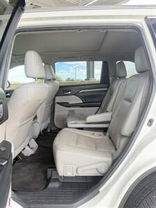 2017 Toyota Highlander Hybrid Limited   - Photo 8 - Tucson, AZ 85705