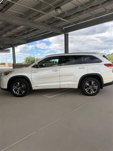 2017 Toyota Highlander Hybrid Limited   - Photo 2 - Tucson, AZ 85705