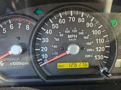 2005 Kia Sorento LX   - Photo 10 - Tucson, AZ 85705