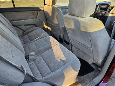 2005 Kia Sorento LX   - Photo 8 - Tucson, AZ 85705