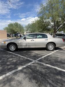 1999 Lincoln Town Car Signature   - Photo 2 - Tucson, AZ 85705