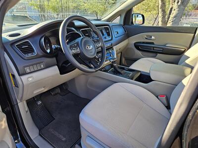 2017 Kia Sedona L   - Photo 12 - Tucson, AZ 85705