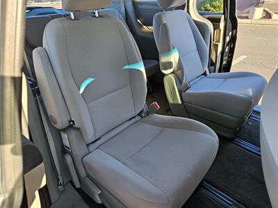 2017 Kia Sedona L   - Photo 9 - Tucson, AZ 85705