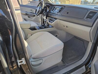 2017 Kia Sedona L   - Photo 8 - Tucson, AZ 85705
