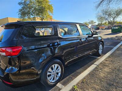2017 Kia Sedona L   - Photo 4 - Tucson, AZ 85705