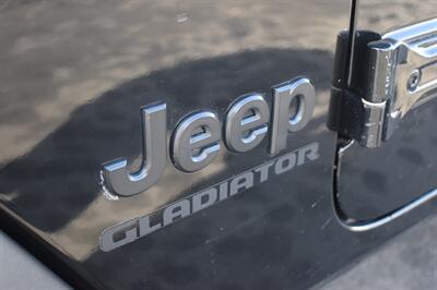 2020 Jeep Gladiator Sport S   - Photo 11 - Heber City, UT 84032