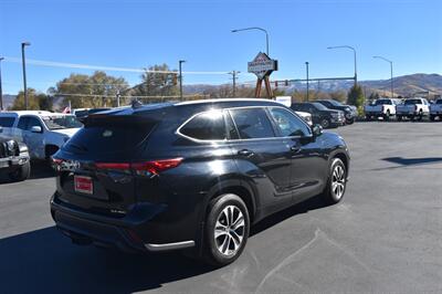 2022 Toyota Highlander XLE   - Photo 5 - Heber City, UT 84032