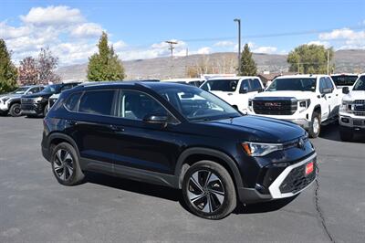 2025 Volkswagen Taos SE 4Motion SUV