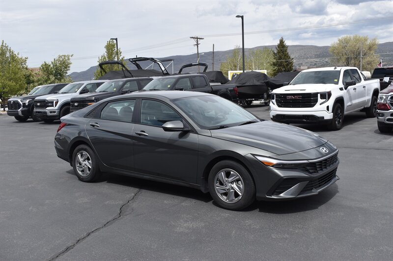 2024 Hyundai Elantra SE