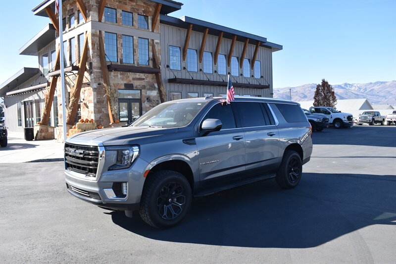 2022 GMC Yukon XL SLE  