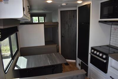 2023 Keystone Hideout M-25BHN   - Photo 15 - Heber City, UT 84032