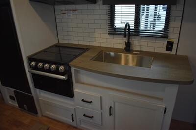 2023 Keystone Hideout M-25BHN   - Photo 21 - Heber City, UT 84032