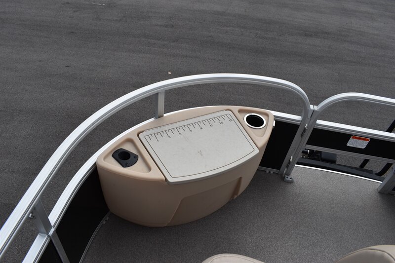 2017 Sun Tracker 24 DLX Fishing Barge - Photo 16 - Heber City, UT 84032