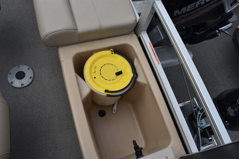 2017 Sun Tracker 24 DLX Fishing Barge - Photo 29 - Heber City, UT 84032