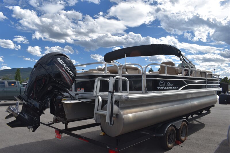 2017 Sun Tracker 24 DLX Fishing Barge - Photo 4 - Heber City, UT 84032