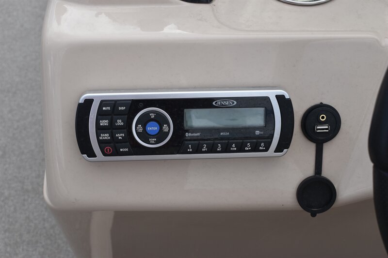 2017 Sun Tracker 24 DLX Fishing Barge - Photo 34 - Heber City, UT 84032