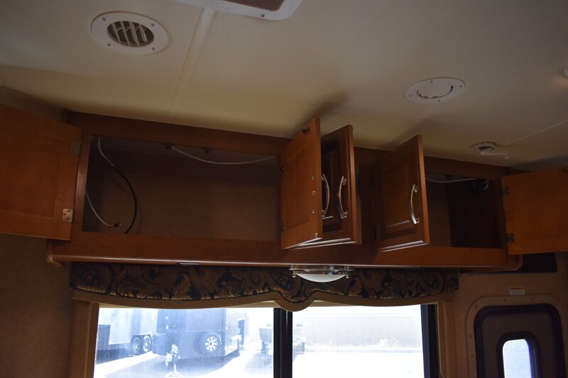 2014 Four Winds Thor 33SW - Photo 31 - Heber City, UT 84032