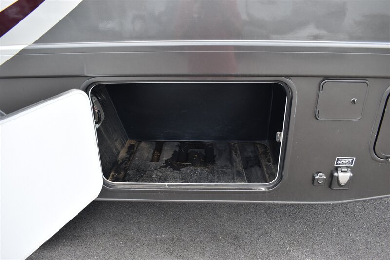 2014 Four Winds Thor 33SW - Photo 16 - Heber City, UT 84032