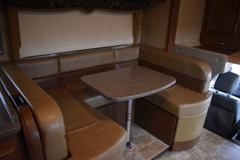 2014 Four Winds Thor 33SW - Photo 28 - Heber City, UT 84032
