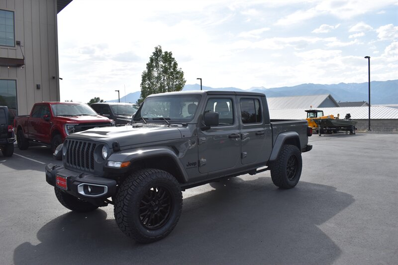 2023 Jeep Gladiator Sport S  