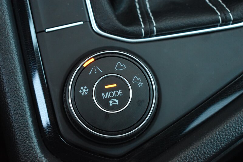 2025 Volkswagen Taos SE Black 4Motion - Photo 21 - Heber City, UT 84032