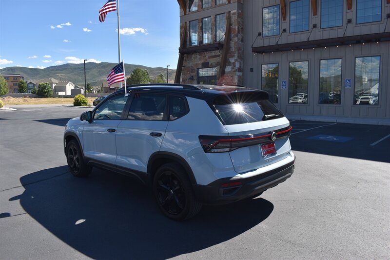 2025 Volkswagen Taos SE Black 4Motion - Photo 7 - Heber City, UT 84032