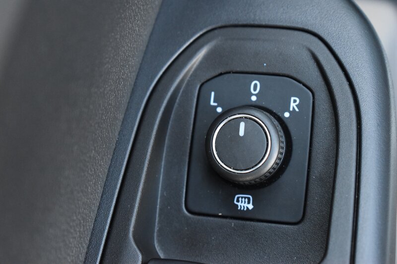 2025 Volkswagen Taos SE Black 4Motion - Photo 17 - Heber City, UT 84032