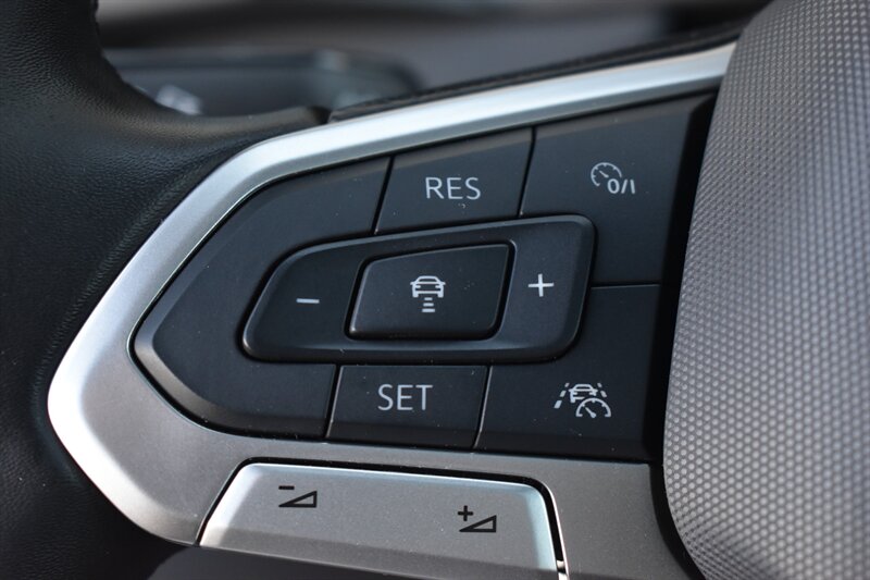2025 Volkswagen Taos SE Black 4Motion - Photo 34 - Heber City, UT 84032