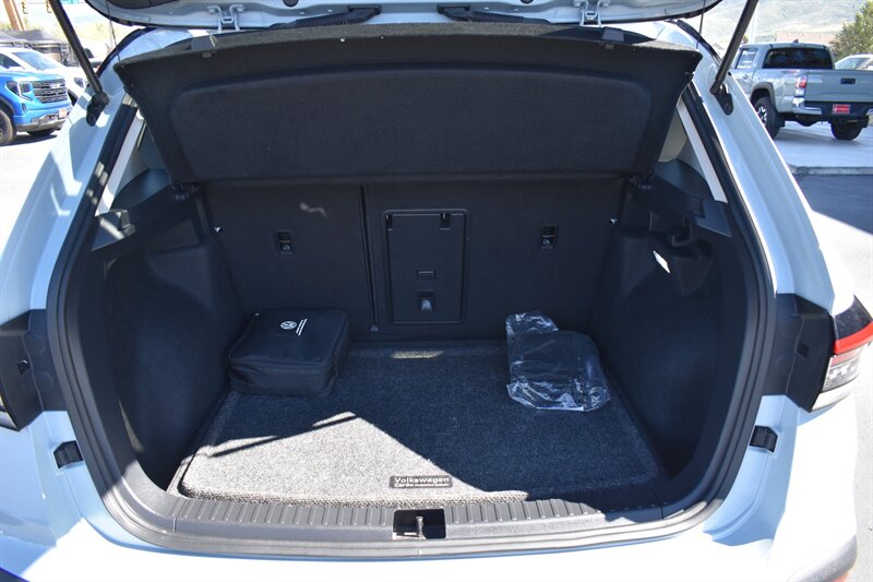 2025 Volkswagen Taos SE Black 4Motion - Photo 9 - Heber City, UT 84032