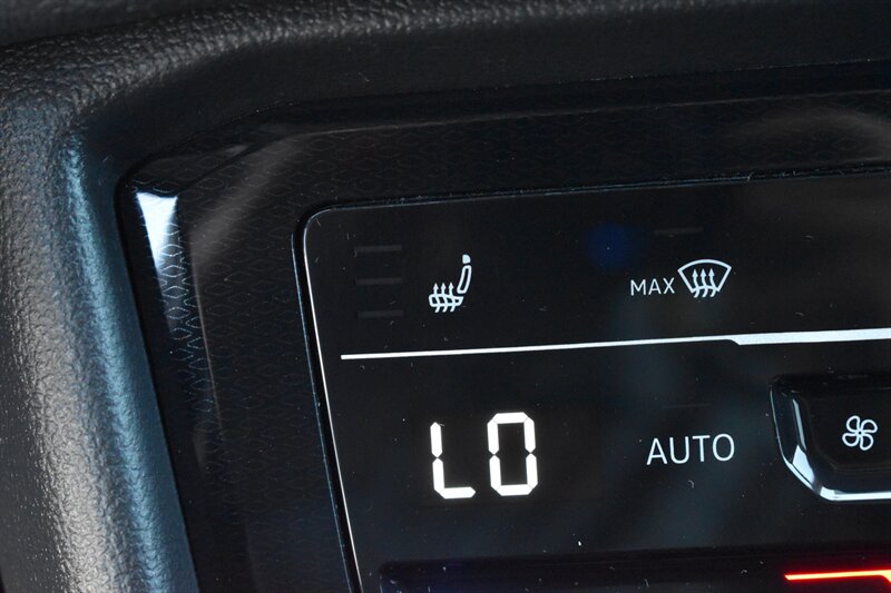2025 Volkswagen Taos SE Black 4Motion - Photo 24 - Heber City, UT 84032