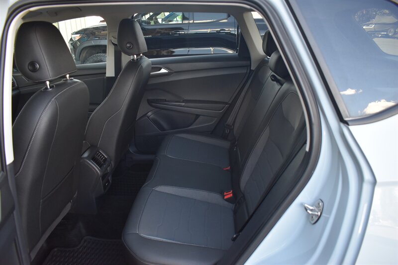 2025 Volkswagen Taos SE Black 4Motion - Photo 11 - Heber City, UT 84032