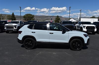 2025 Volkswagen Taos SE Black 4Motion - Photo 4 - Heber City, UT 84032