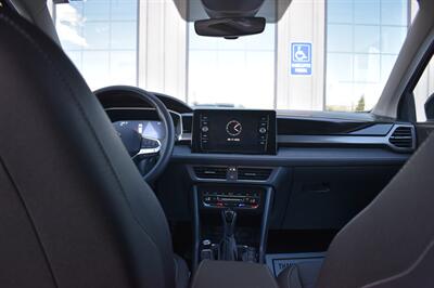 2025 Volkswagen Taos SE Black 4Motion - Photo 13 - Heber City, UT 84032