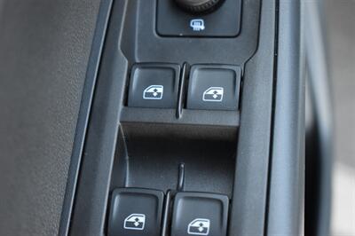 2025 Volkswagen Taos SE Black 4Motion - Photo 18 - Heber City, UT 84032