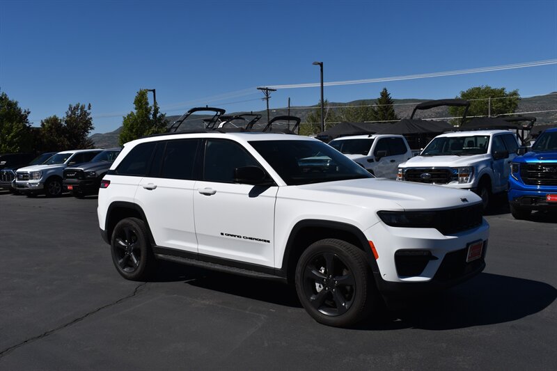 Bright White Clear Coat 2024 Jeep Grand Cherokee Limited 4WD SUV / Crossover Four-Wheel Drive Automatic