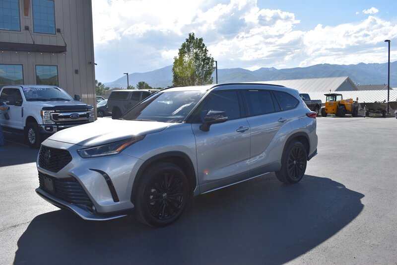 2023 Toyota Highlander XSE  