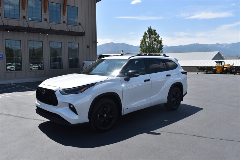2025 Toyota Highlander Hybrid XLE Nightshade  