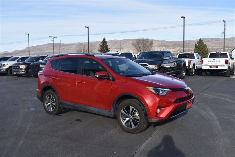 2017 Toyota RAV4 XLE's photo