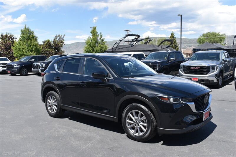 2022 Mazda CX-5 S Select Package Auto AWD's photo