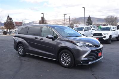 2023 Toyota Sienna LE 8-Passenger Minivan