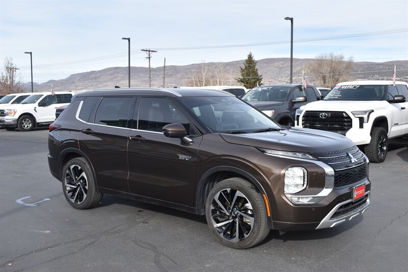 2023 Mitsubishi Outlander PHEV SEL  
