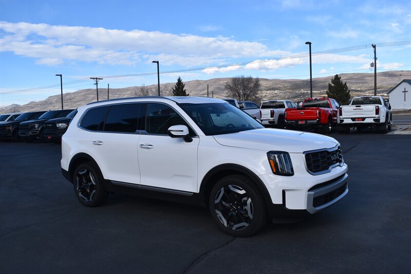 2024 Kia Telluride S  