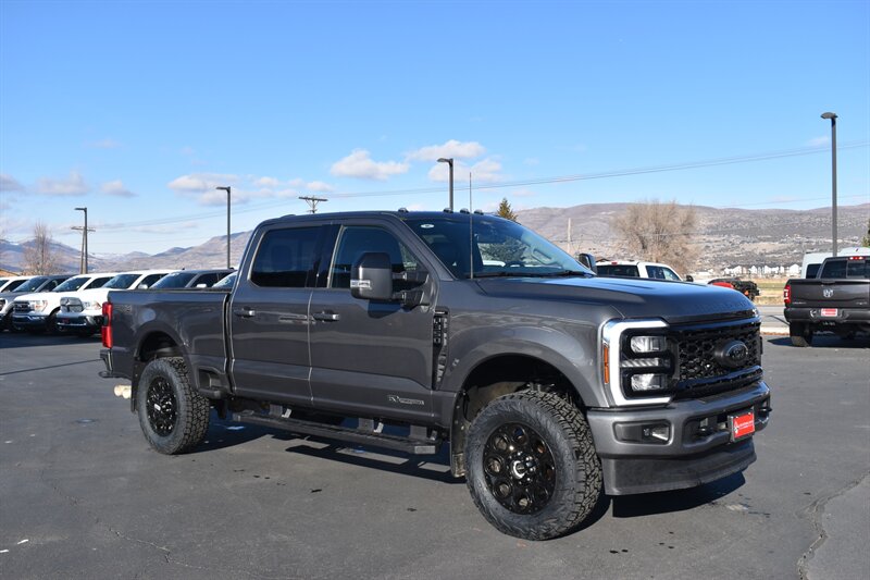 2025 Ford F-350 Super Duty Lariat's photo