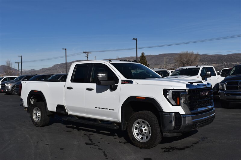 2024 GMC Sierra 3500HD Pro's photo