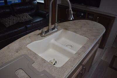 2017 Dutchmen Denali 318RB - Photo 14 - Heber City, UT 84032